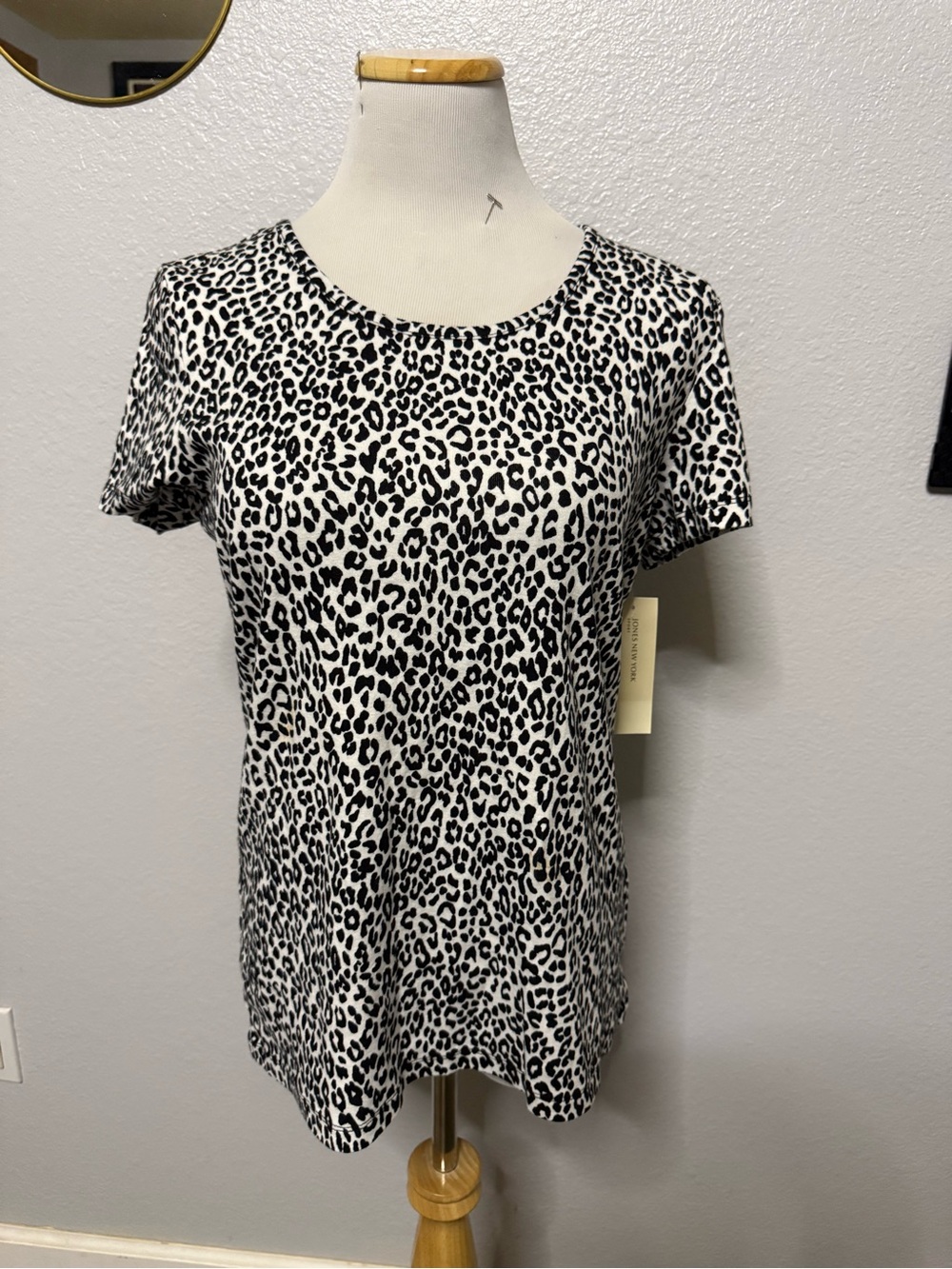 509-Jones New York Black & White Leopard Short Sleeve Tee